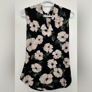 Dynamite sleeveless blouse w/ tie